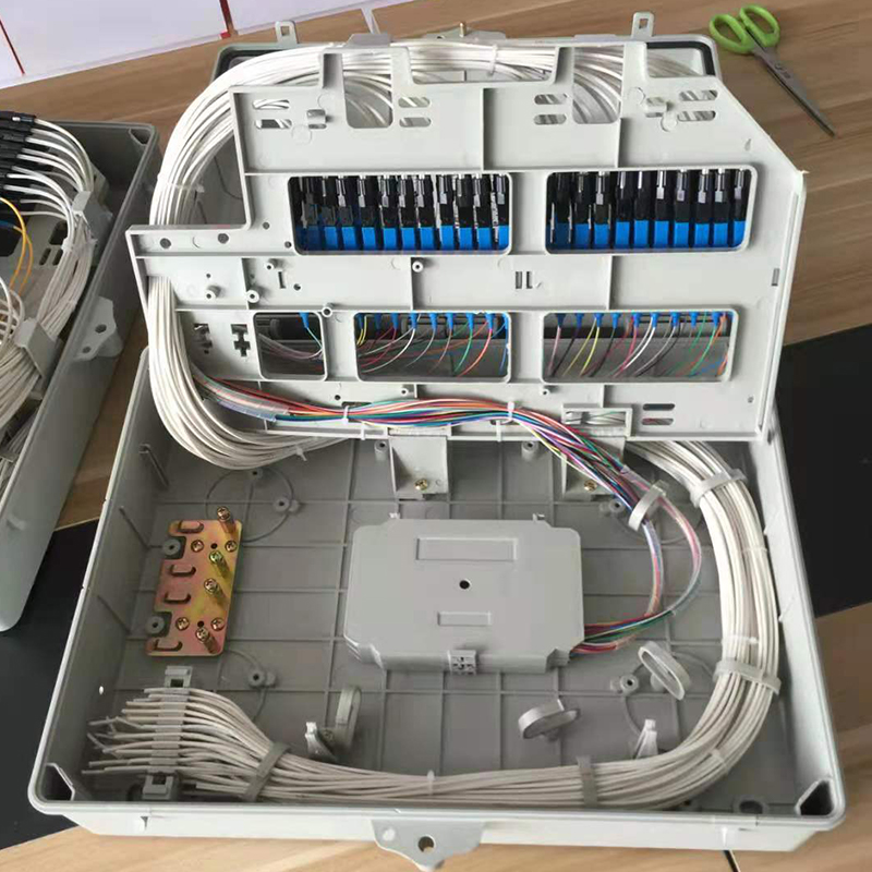 FTTH BOX 16 jadrový vonkajší 16 portový optický rozvodný box s 1x16 plc rozdeľovacou svorkovnicou pre montáž na stenu a na stĺp